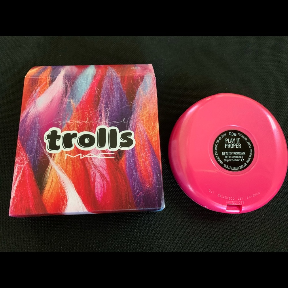 MAC NEW Trolls “Play It Proper” Beauty Powder - Picture 3 of 3